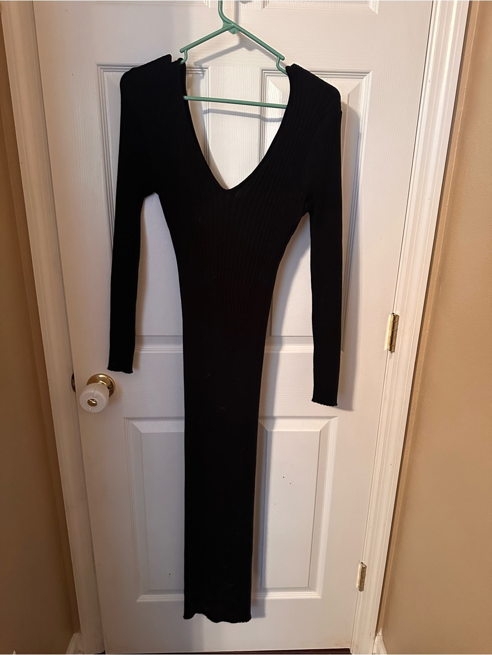 Fashion Nova Black Ribbed V-Neck Long Sleeve Maxi Dress